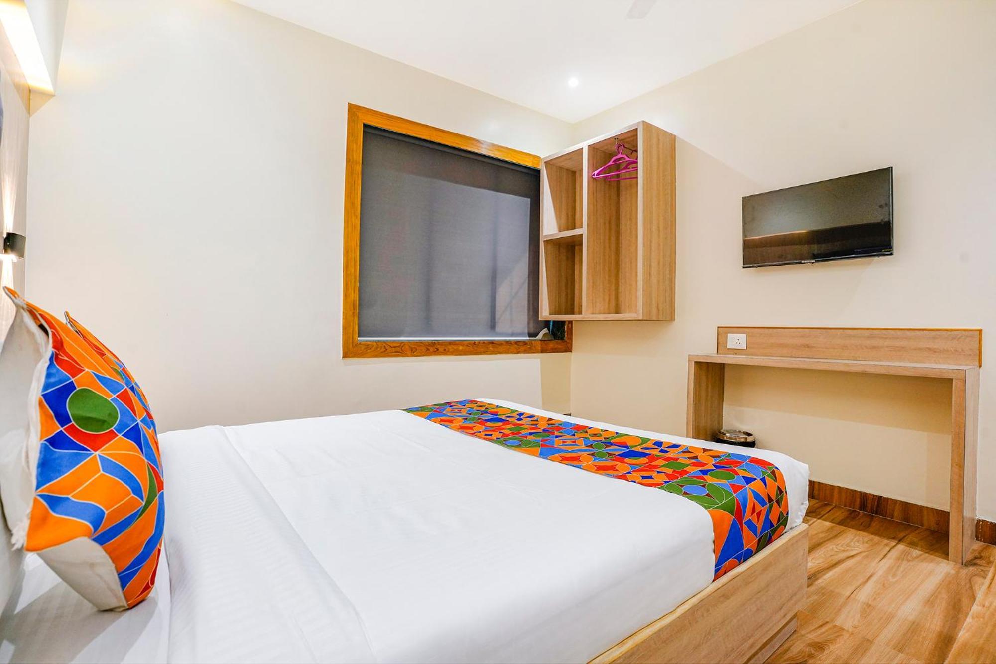 Fabhotel Riza International Hotel